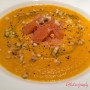 Vellutata di zucca e carote con salmone affumicato e nocciole