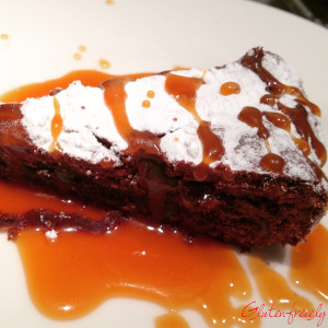 Torta al cioccolato con caramello salato gluten free ely - Gluten Free Travel and Living