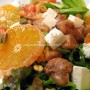 Insalata di pollo con arance, pistacchi e feta